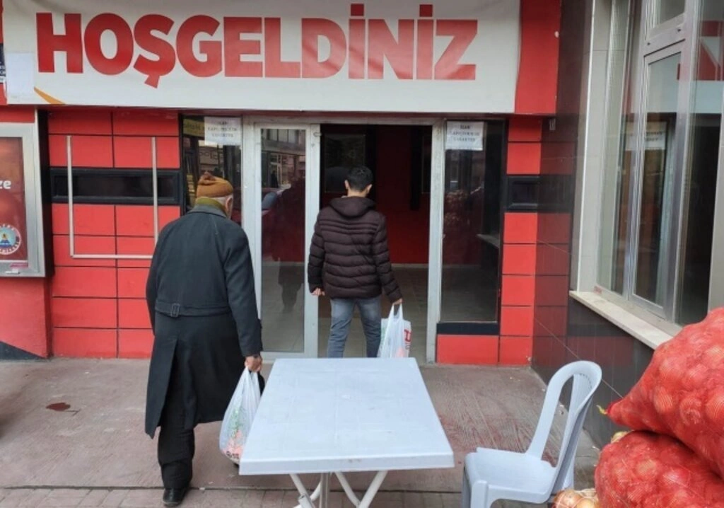 Bafra'da Depremzedelere Yardım Kampanyası - Resim 10