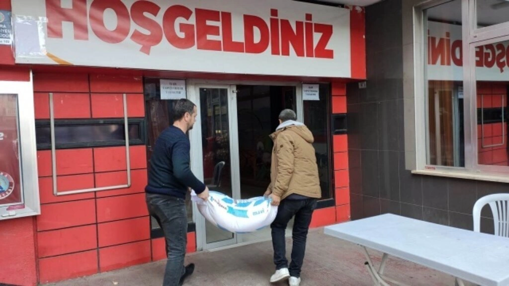 Bafra'da Depremzedelere Yardım Kampanyası - Resim 11