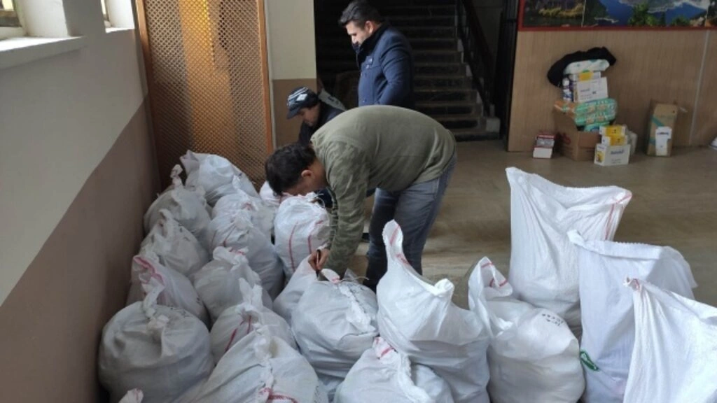 Bafra'da Depremzedelere Yardım Kampanyası - Resim 15