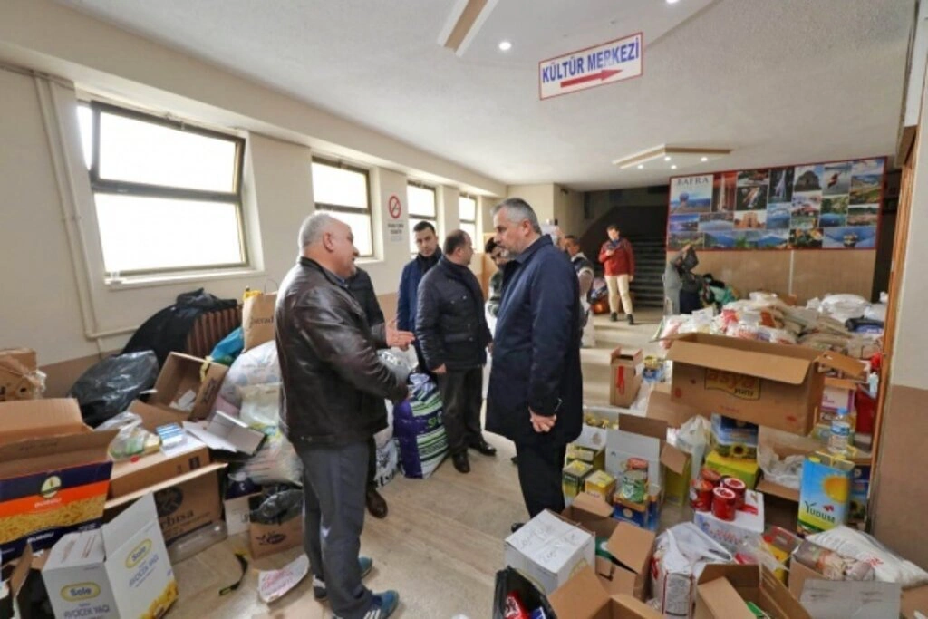 Bafra'da Depremzedelere Yardım Kampanyası - Resim 18
