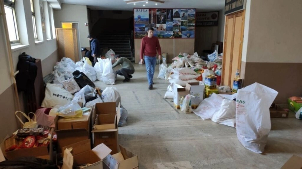 Bafra'da Depremzedelere Yardım Kampanyası - Resim 19