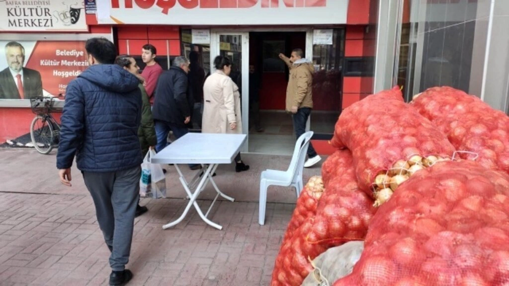 Bafra'da Depremzedelere Yardım Kampanyası - Resim 20