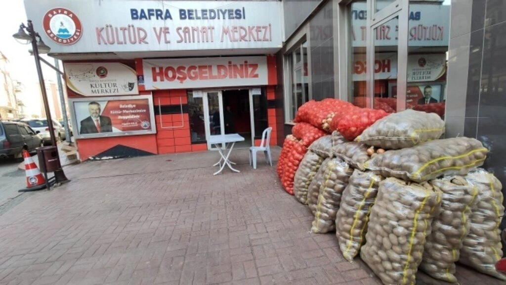 Bafra'da Depremzedelere Yardım Kampanyası - Resim 22