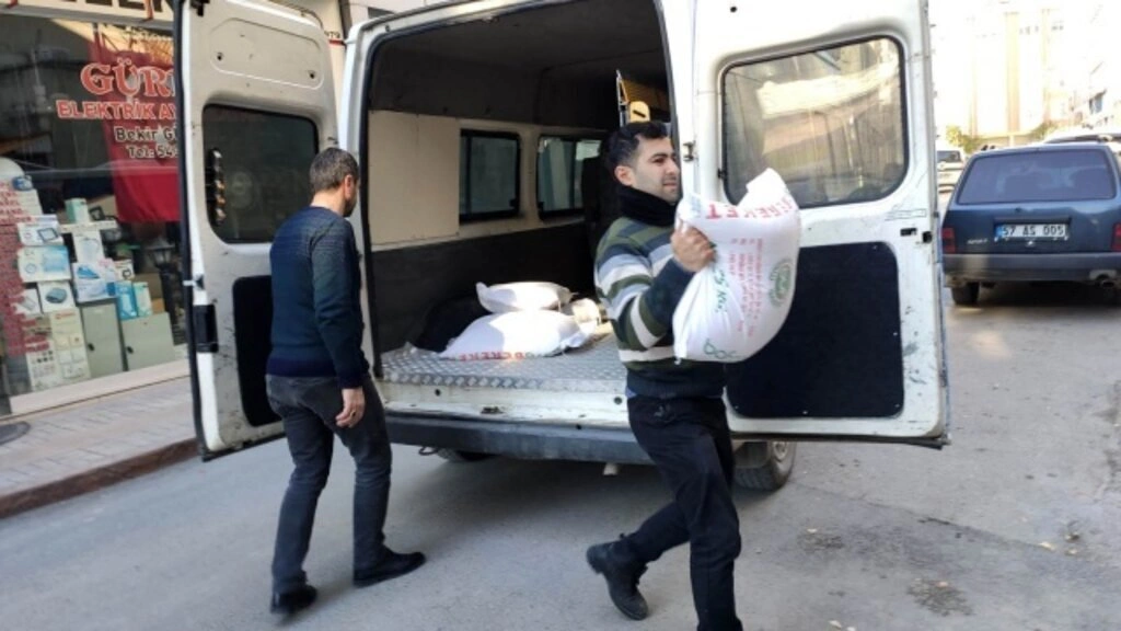 Bafra'da Depremzedelere Yardım Kampanyası - Resim 24