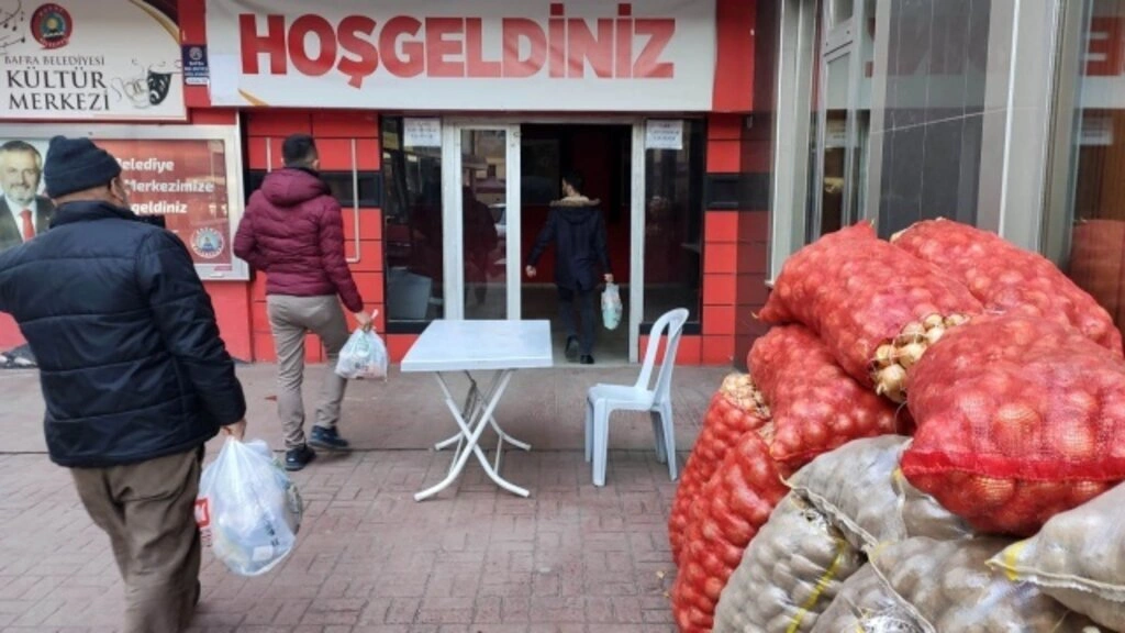 Bafra'da Depremzedelere Yardım Kampanyası - Resim 26