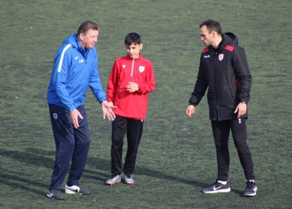 Genk Takımının Antrenörlerinden Saha Antrenmanı - Resim 2