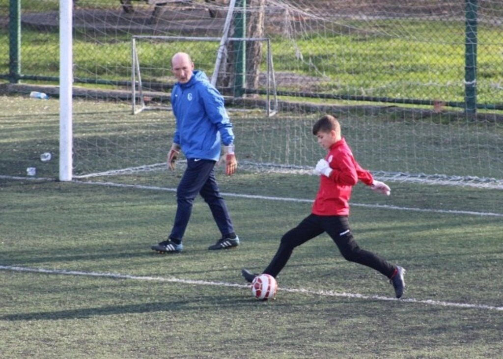 Genk Takımının Antrenörlerinden Saha Antrenmanı - Resim 4