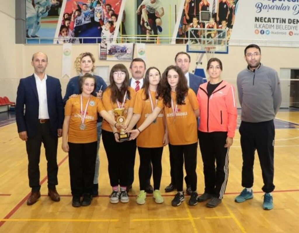 Okullar Arası Badminton Yıldızlar İl Birinciliği Müsabakaları Sona Erdi - Resim 8