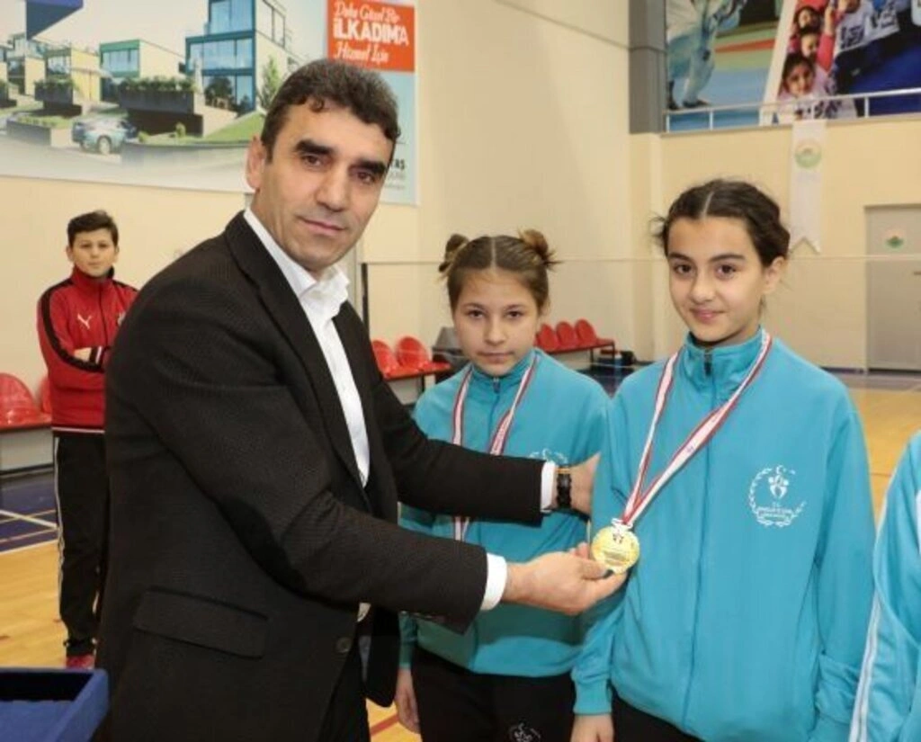 Okullar Arası Badminton Yıldızlar İl Birinciliği Müsabakaları Sona Erdi - Resim 10