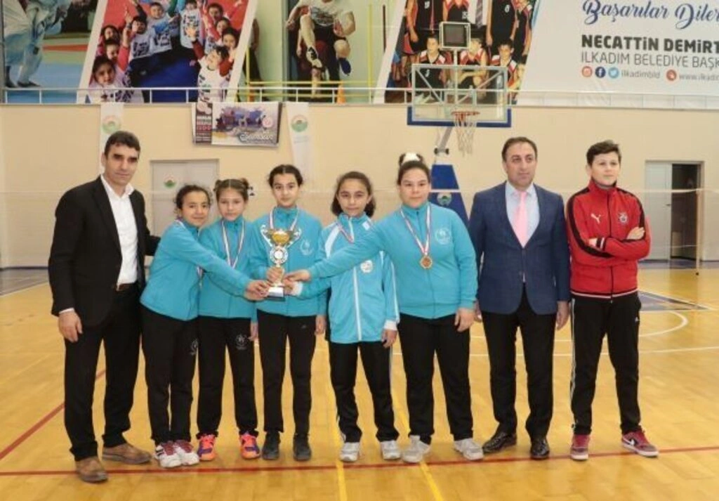 Okullar Arası Badminton Yıldızlar İl Birinciliği Müsabakaları Sona Erdi - Resim 11