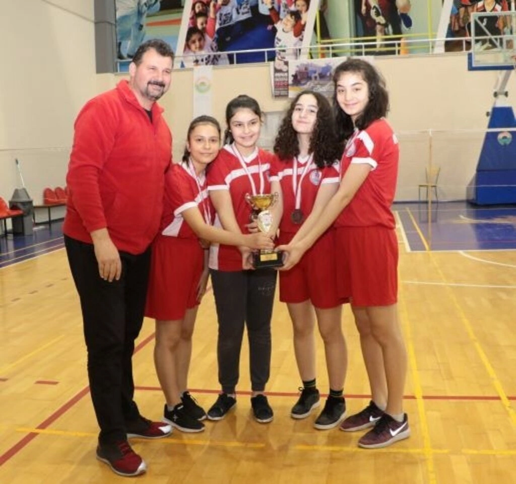 Okullar Arası Badminton Yıldızlar İl Birinciliği Müsabakaları Sona Erdi - Resim 22