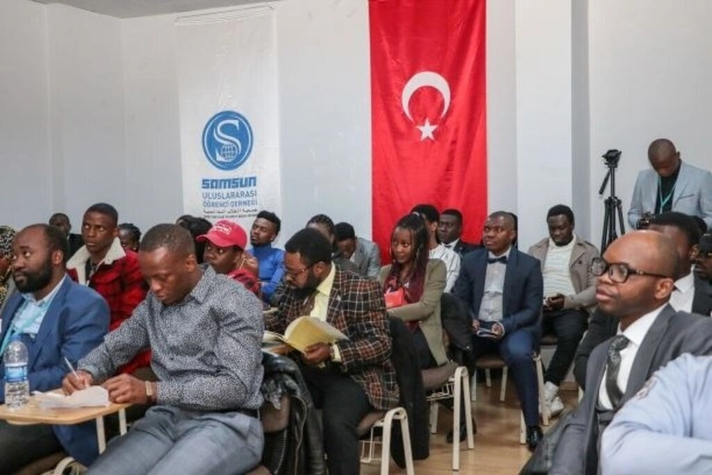 Gençlik ve Spor İl Müdürü Kongolu Öğrencilerle - Resim 9
