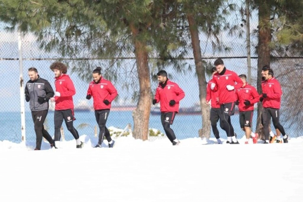 Samsunspor'da Yılın İlk Karlı Antrenmanı - Resim 7