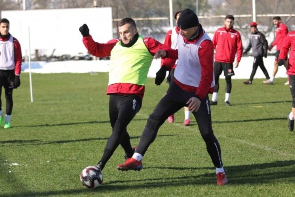 Samsunspor'da Yılın İlk Karlı Antrenmanı - Resim 6