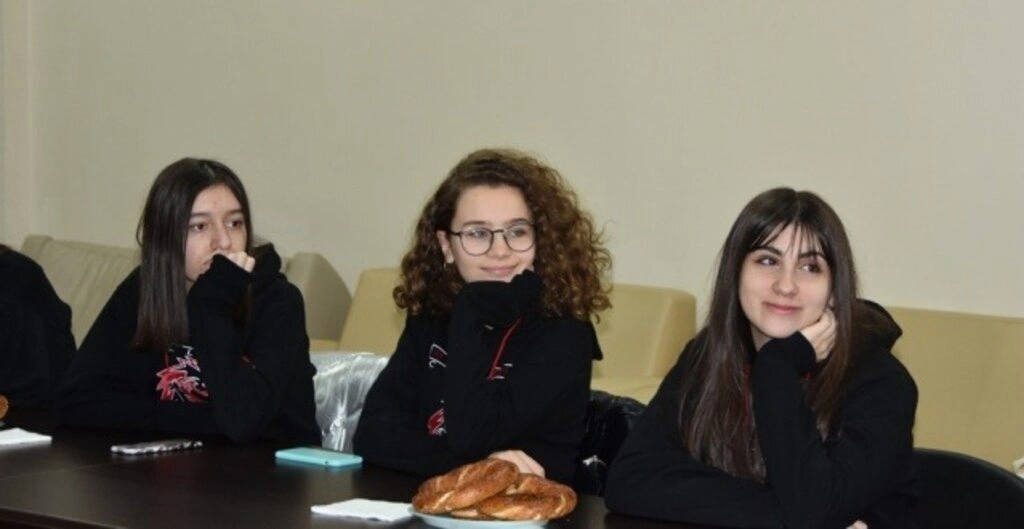 Geleceğin Bilim Kadınları Doç. Dr. Ayşenur Büyükgöze Kavas ile Buluştu - Resim 2
