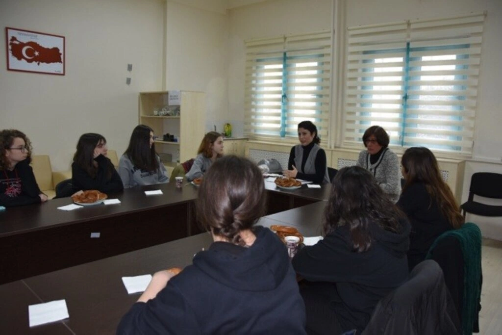 Geleceğin Bilim Kadınları Doç. Dr. Ayşenur Büyükgöze Kavas ile Buluştu - Resim 7