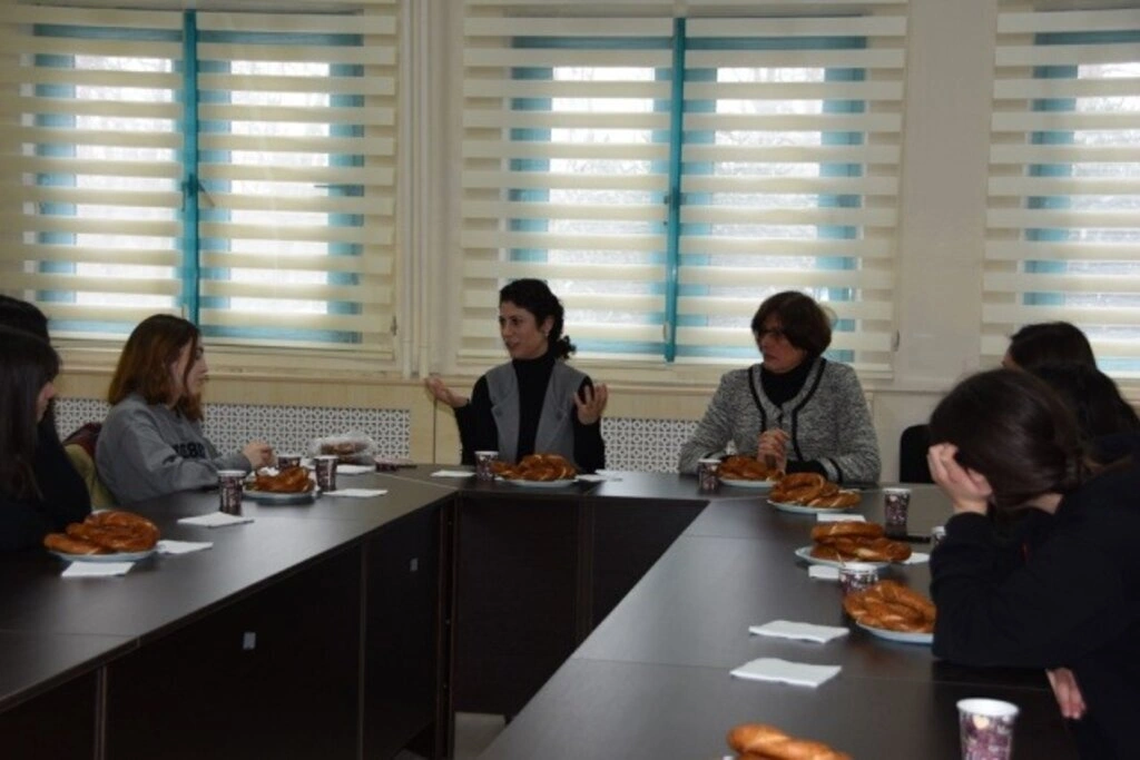 Geleceğin Bilim Kadınları Doç. Dr. Ayşenur Büyükgöze Kavas ile Buluştu - Resim 9