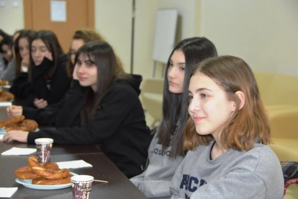 Geleceğin Bilim Kadınları Doç. Dr. Ayşenur Büyükgöze Kavas ile Buluştu - Resim 11