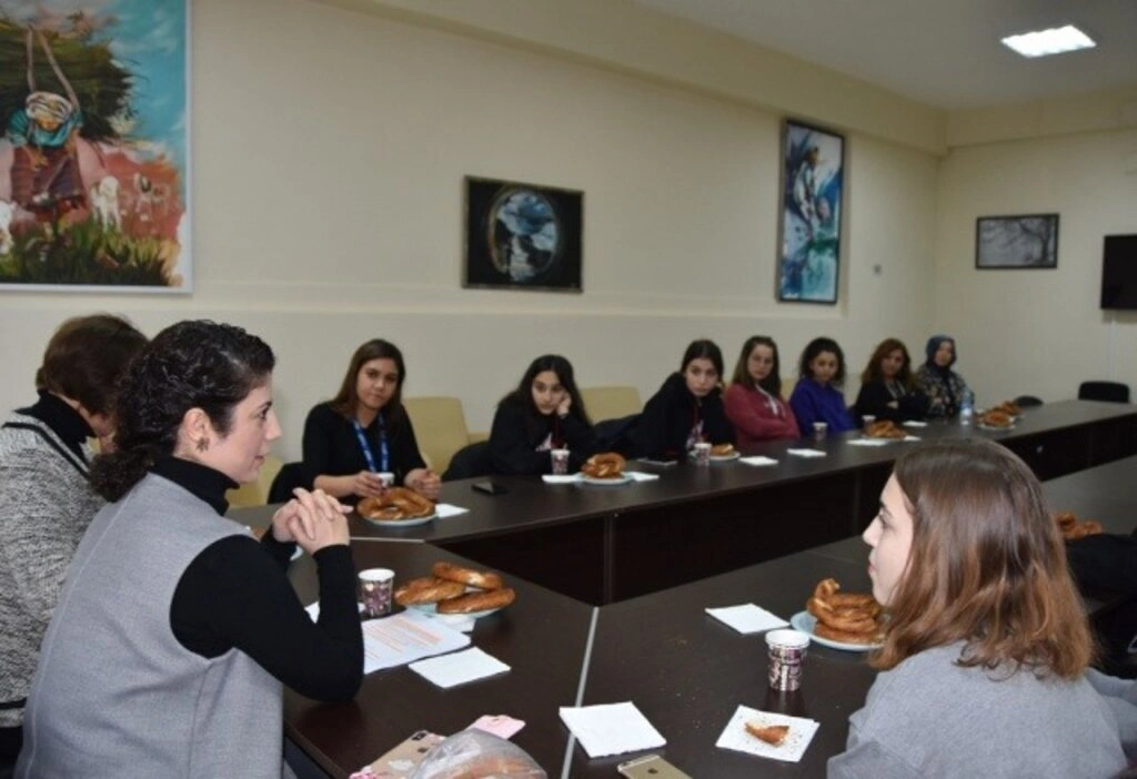 Geleceğin Bilim Kadınları Doç. Dr. Ayşenur Büyükgöze Kavas ile Buluştu - Resim 12