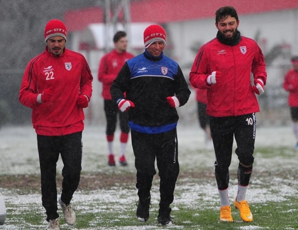 Samsunspor kar üstünde çalıştı - Resim 6