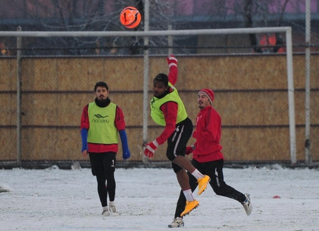 Samsunspor kar üstünde çalıştı - Resim 8