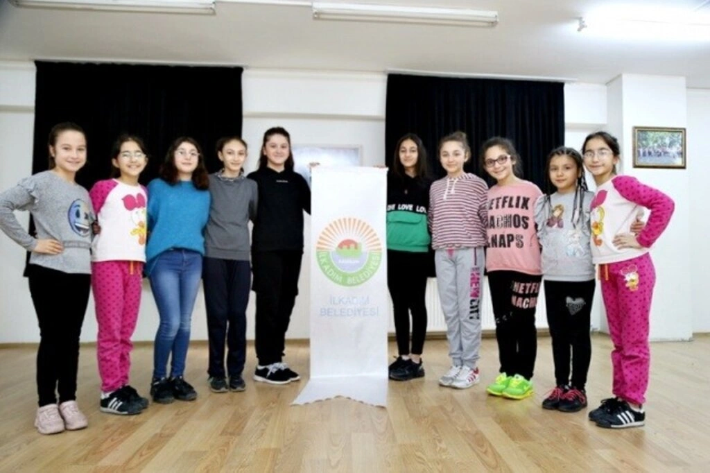 Gençlerden Halk Oyunları Kursu'na yoğun ilgi - Resim 3