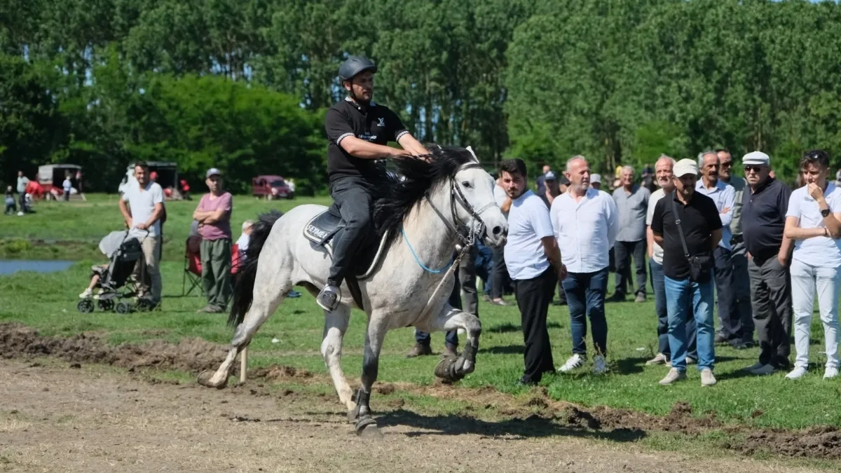 Terme'de Ata Sporu Coşkusu Nefesleri Kesti Terme'de Ata Sporu Coşkusu Nefesleri Kesti