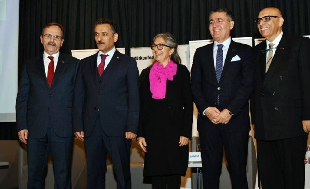 Başkan Zihni Şahin, 'Hayata İmza Atan Kadınlar' toplantısında konuştu