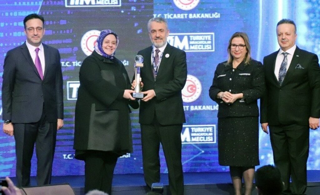 Türkiye’nin 500 Büyük Hizmet İhracatçısı ödüllendirildi