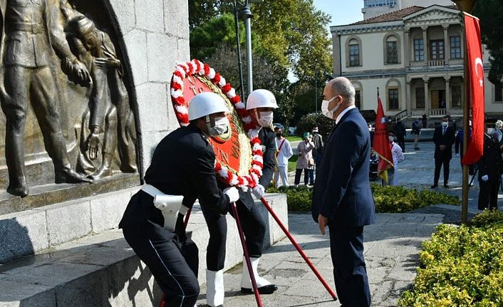 Samsun'da 29 Ekim coşkusu, Atatürk Anıtı'na çelenk konuldu