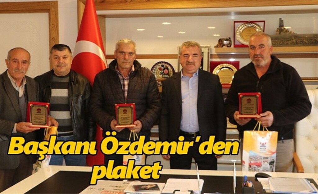 Başkanı Özdemir’den plaket