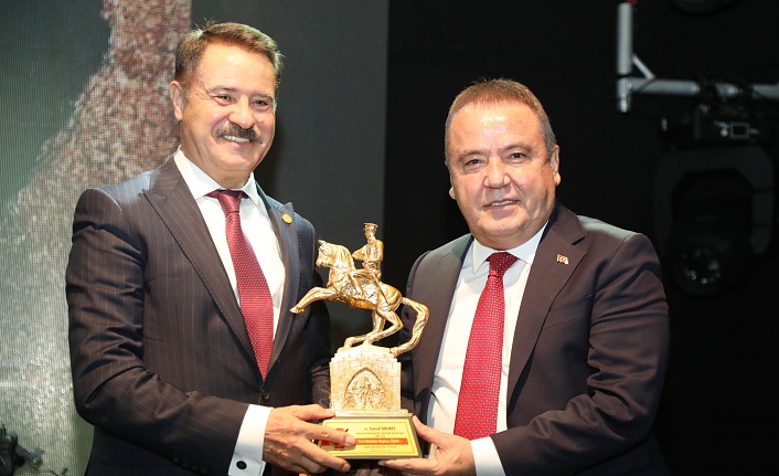 Başkan Deveci’ye 'Yılın Belediye Başkanı' ödülü