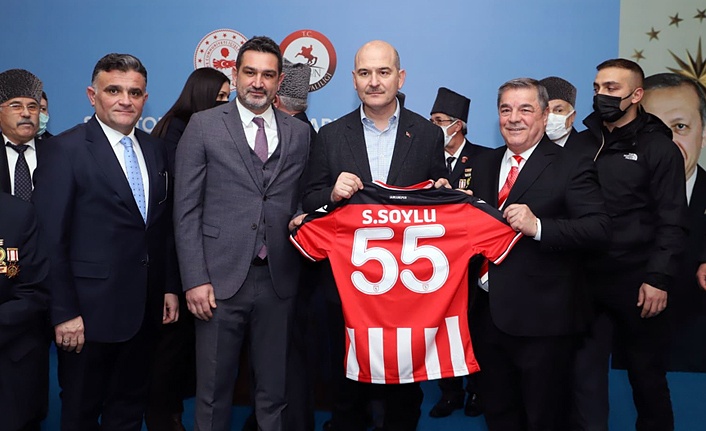 Bakan Soylu'ya Samsunspor forması