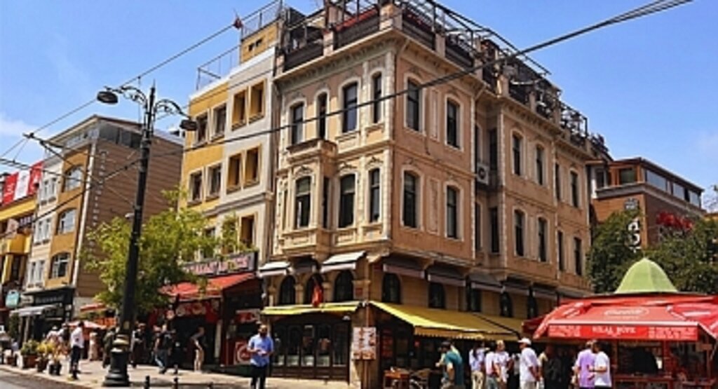 Ayasofya Camii’nin 150 yıllık komşusu Leman Esma Kasay Han satışa çıkarıldı