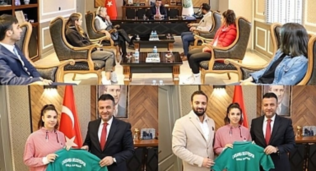 Dünya Şampiyonu Milli Sporcu Esra Bayrak Çarşamba Belediyespor'a imza attı