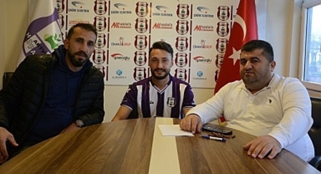 Sercan Uslu Artvin Hopaspor'a imza attı