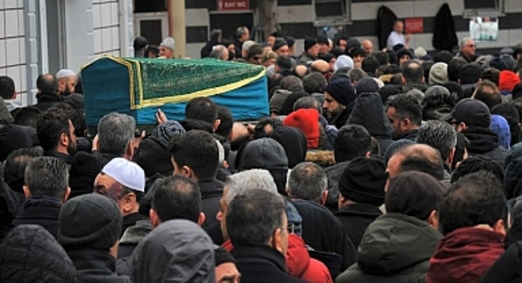 Bu acıya yürek dayanmaz! Kardeşi, yengesi ve iki yeğenini toprağa verdi