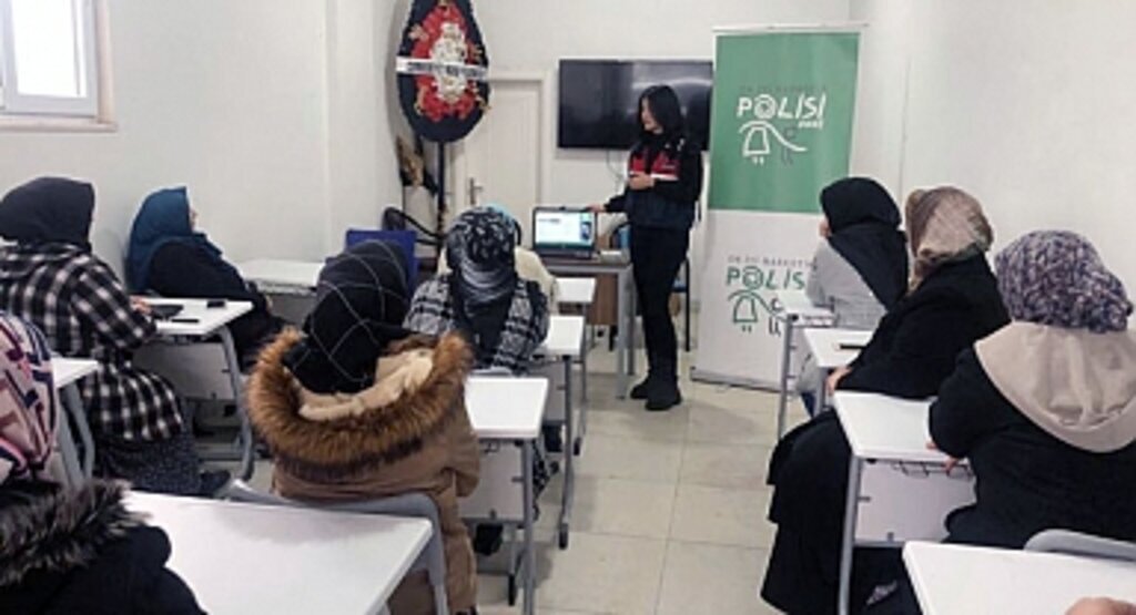 Samsun'da 'En İyi Narkotik Polisi Anne' eğitimi verildi