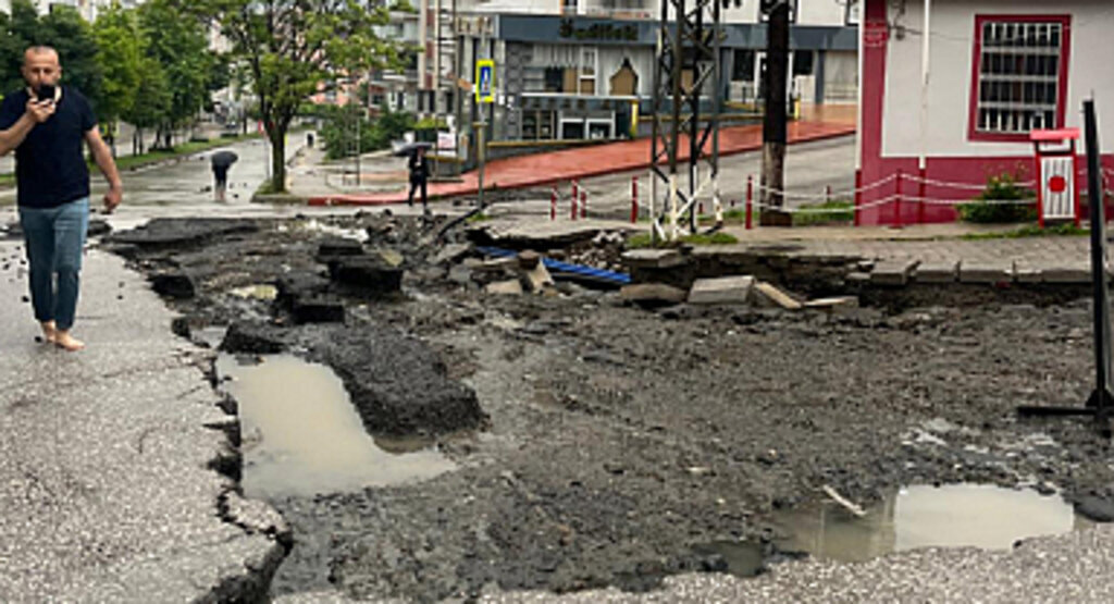 Samsun Valiliği'nden sel açıklaması! Ekipler seferber oldu