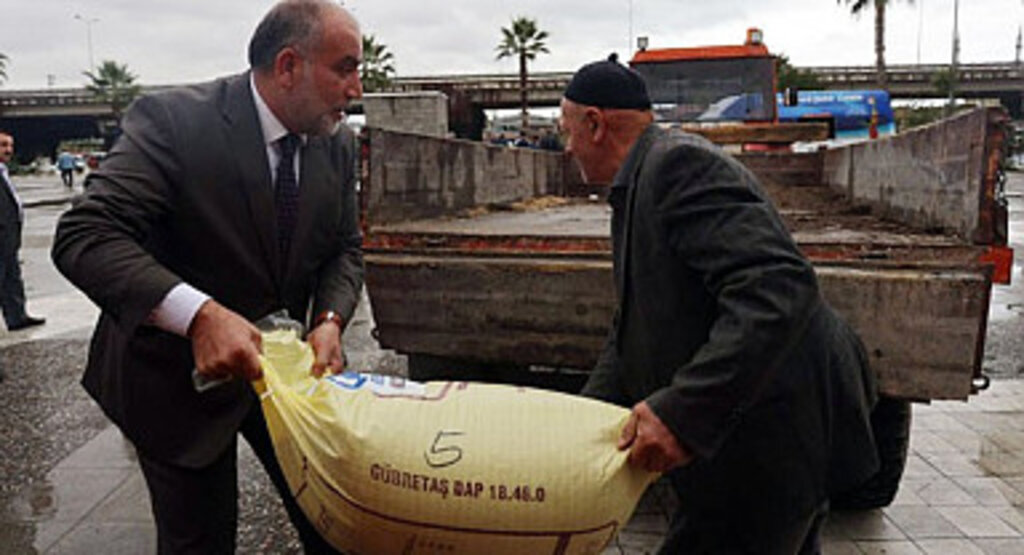 Tarımda Öncü Canik’ten Çiftçilere Gübre