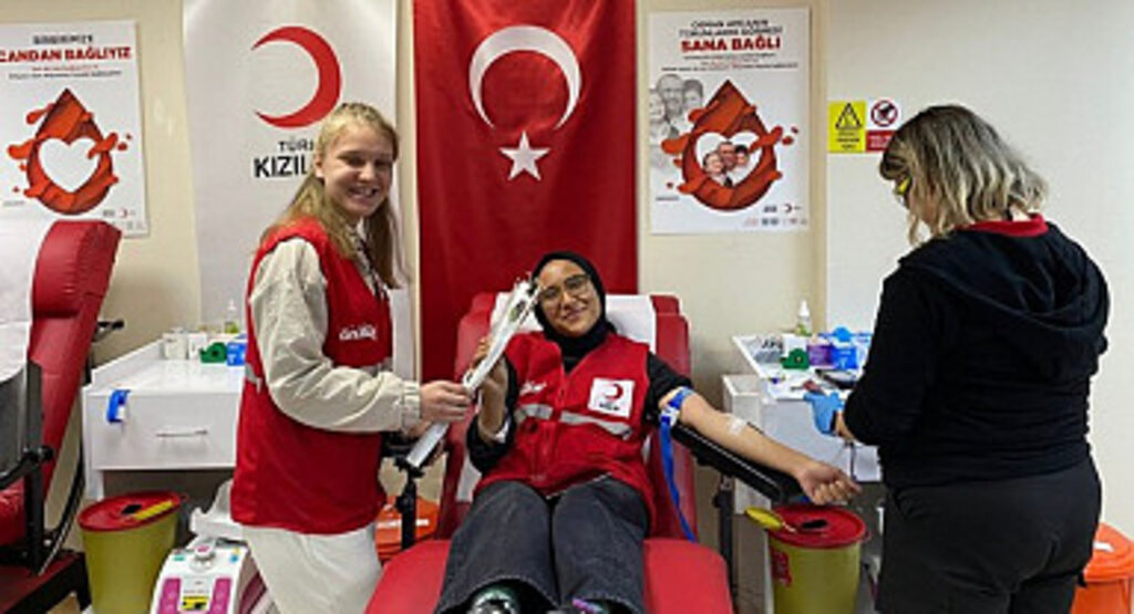 Kızılay Kadın Gönüllüleri’nden Candan Bağlıyız Kampanyasına Destek