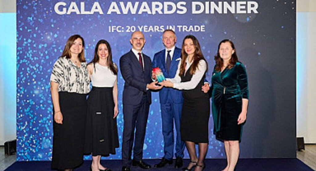 Alternatif Bank dış ticaretteki uzmanlığını taçlandırmaya devam ediyor