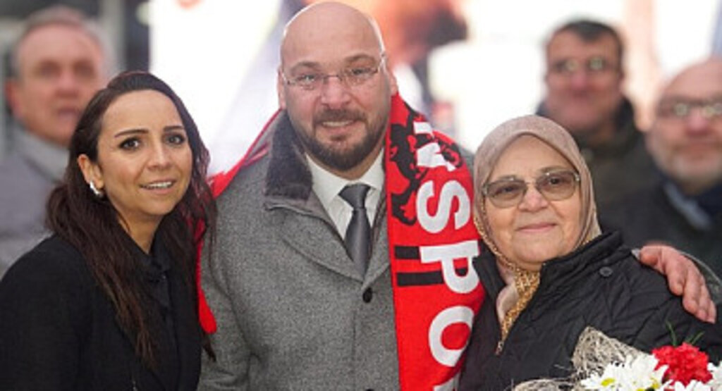 Atakum Belediye Başkanı Serhat Türkel'den 'Anneler Günü' mesajı