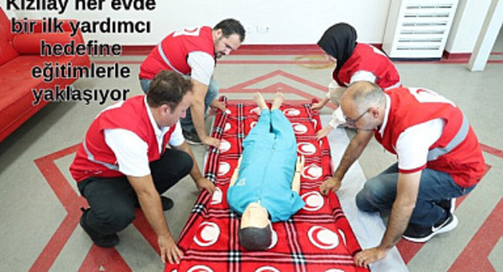 Kızılay her evde bir ilk yardımcı hedefine eğitimlerle yaklaşıyor
