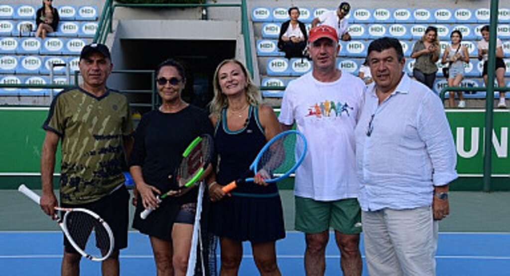 Yasemin Savaş ve Hülya Avşar’dan gösteri maçı