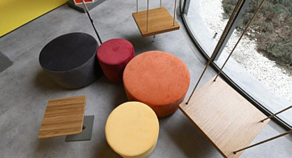 Ofis Mobilyaları’ndan bahçeleri renklendiren puflar