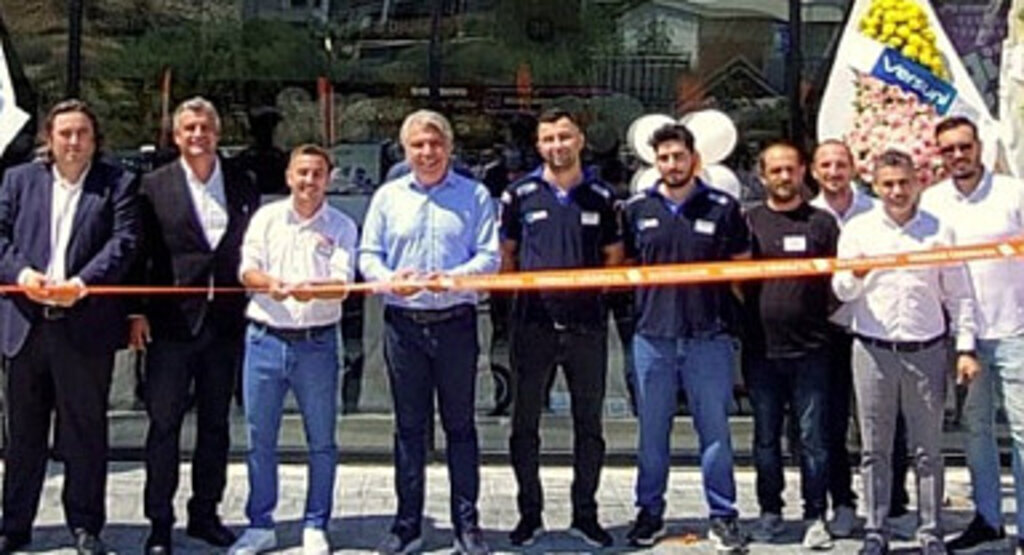 Teknosa Kuşadası mağazası hizmete açıldı