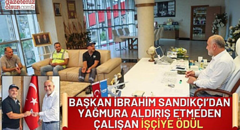 Başkan Sandıkçı’dan Yağmura Aldırış Etmeden Çalışan İşçiye Ödül 