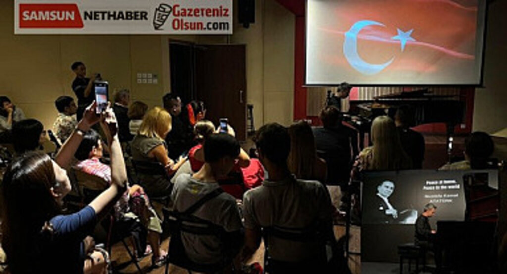 Dengin Ceyhan Uzak doğu da Türk müziklerini tanıttı