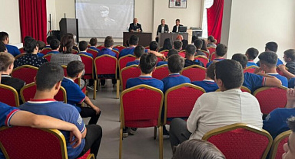 Havza’da öğrencilere Şehit ve Gaziler Saygı Konferansı